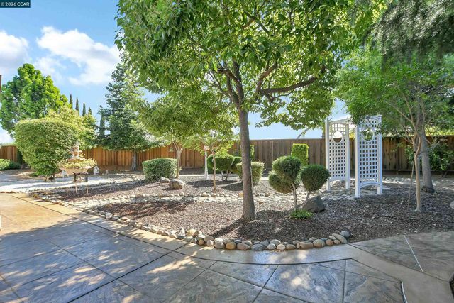 204 Chaps Ct, Oakley, CA 94561