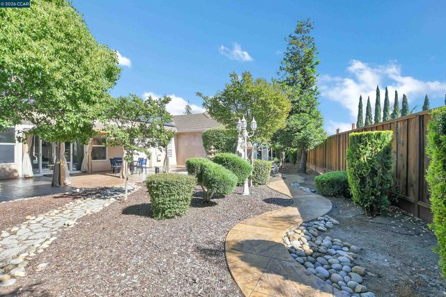 204 Chaps Ct, Oakley, CA 94561