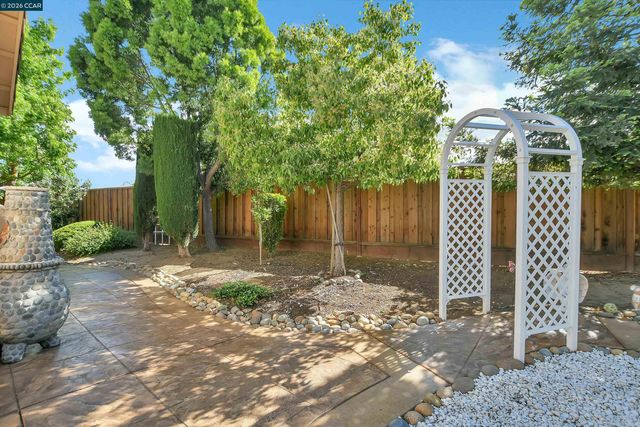 204 Chaps Ct, Oakley, CA 94561