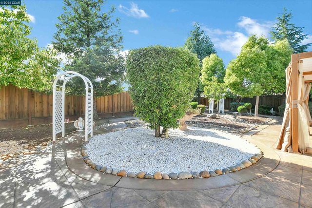 204 Chaps Ct, Oakley, CA 94561