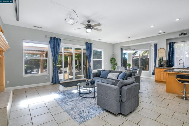 204 Chaps Ct, Oakley, CA 94561