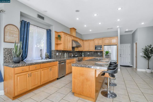 204 Chaps Ct, Oakley, CA 94561