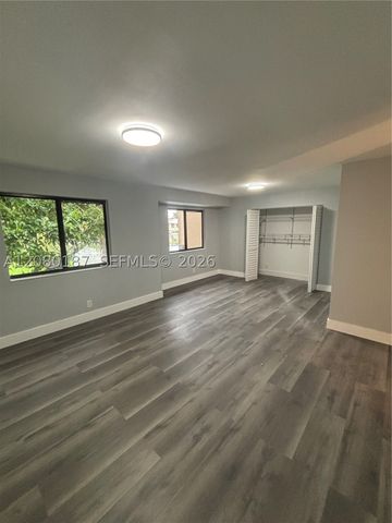 453 NE 210th Ter, Miami, FL 33179