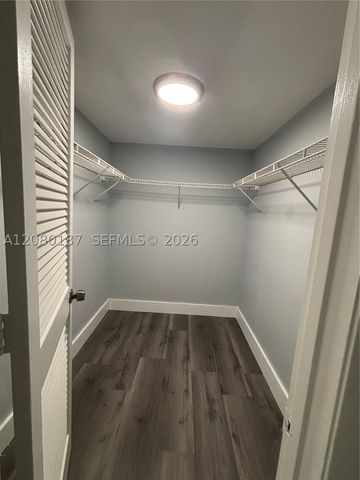 453 NE 210th Ter, Miami, FL 33179