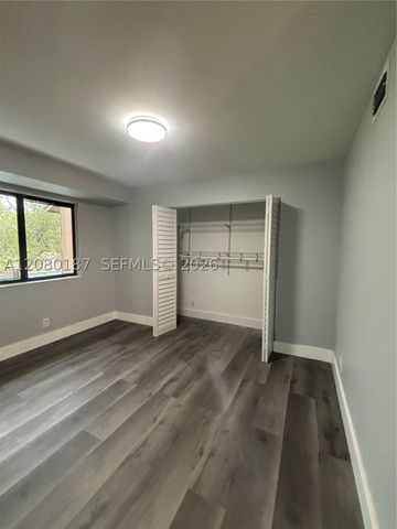 453 NE 210th Ter, Miami, FL 33179