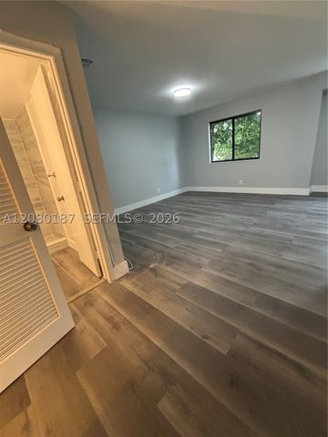 453 NE 210th Ter, Miami, FL 33179