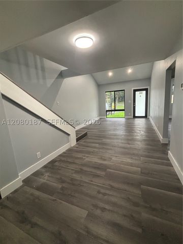 453 NE 210th Ter, Miami, FL 33179
