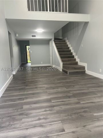 453 NE 210th Ter, Miami, FL 33179