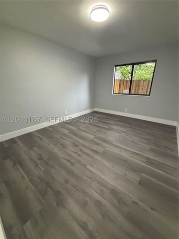 453 NE 210th Ter, Miami, FL 33179
