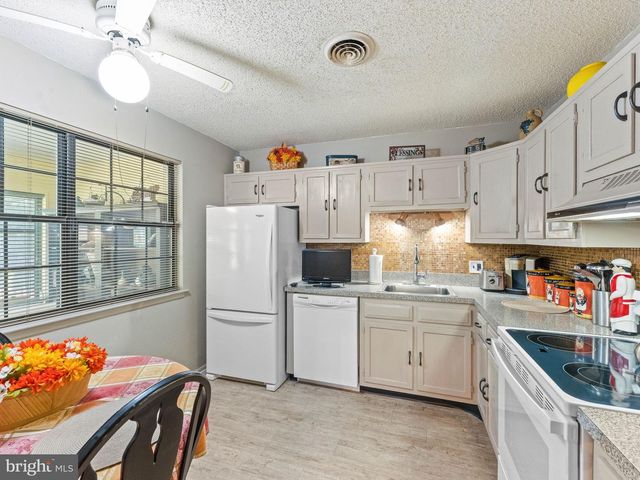 207 LEXINGTON DR, Little Egg Harbor Twp, NJ 08087