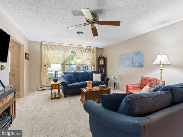 207 LEXINGTON DR, Little Egg Harbor Twp, NJ 08087