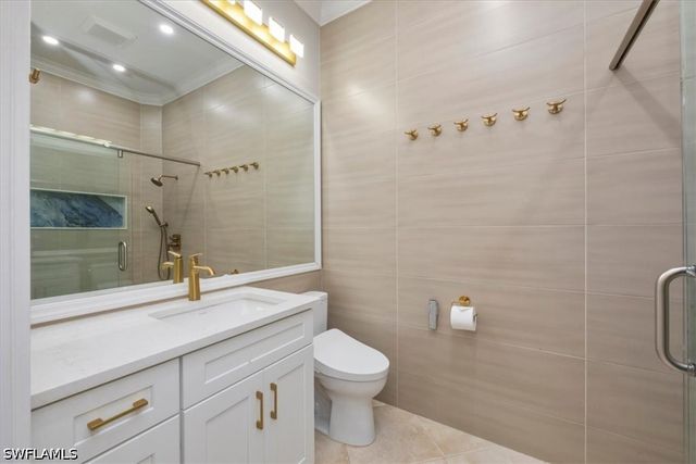 3833 Huelva CT, Naples, FL 34109