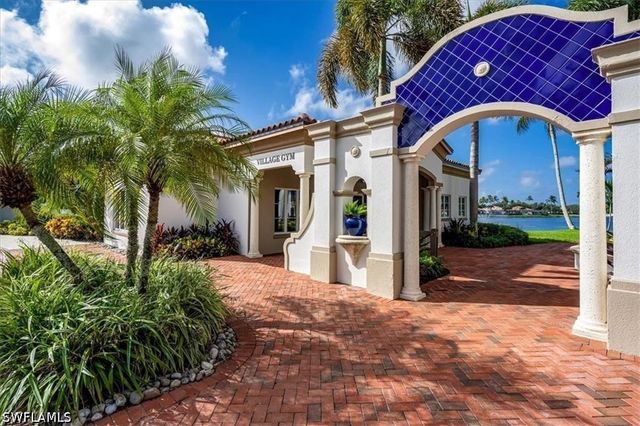 3833 Huelva CT, Naples, FL 34109
