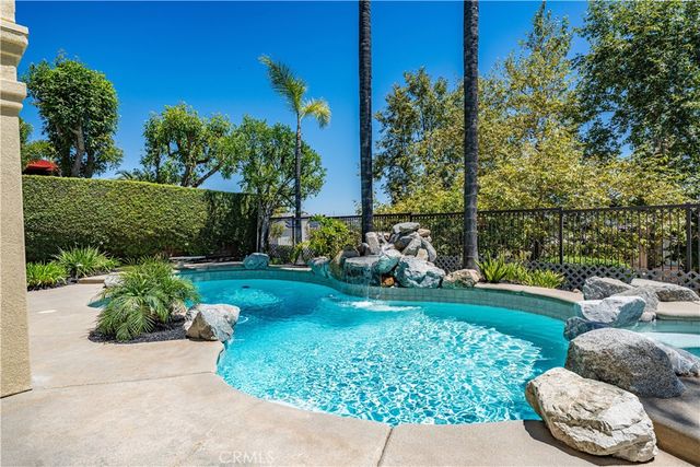 2560 Galicia, La Verne, CA 91750