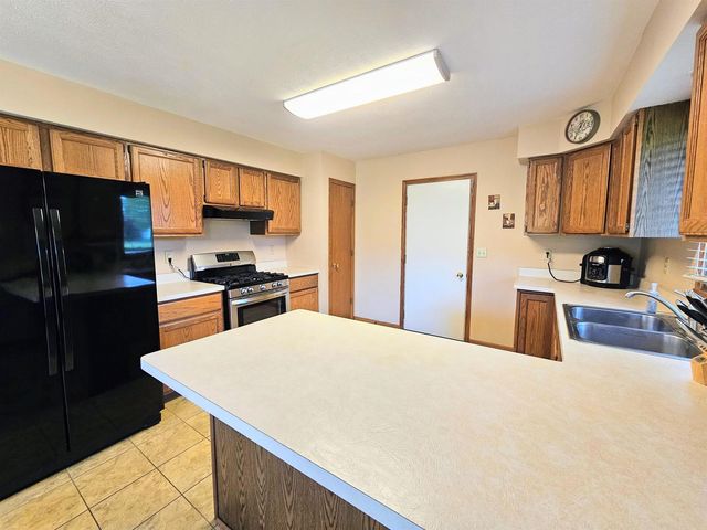6090 Chatsworth Drive, Rockford, IL 61109