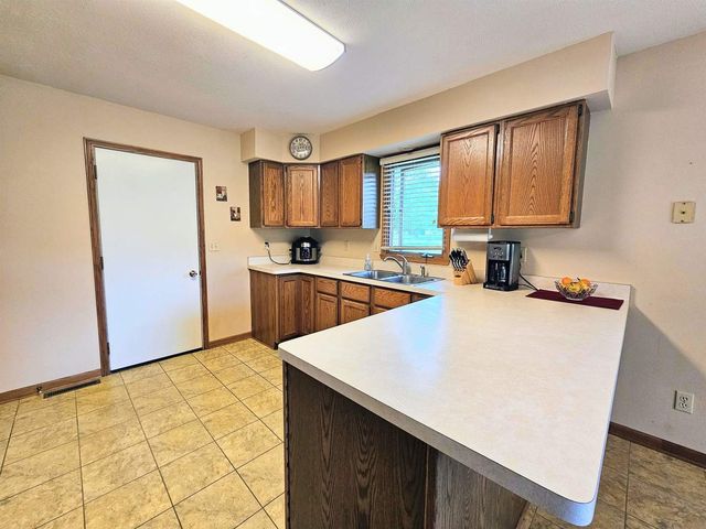 6090 Chatsworth Drive, Rockford, IL 61109