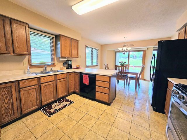 6090 Chatsworth Drive, Rockford, IL 61109