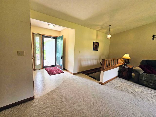 6090 Chatsworth Drive, Rockford, IL 61109