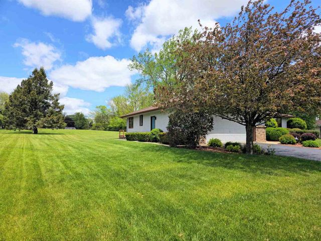 6090 Chatsworth Drive, Rockford, IL 61109
