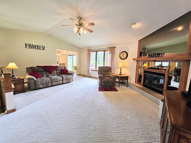 6090 Chatsworth Drive, Rockford, IL 61109