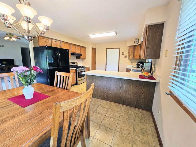 6090 Chatsworth Drive, Rockford, IL 61109