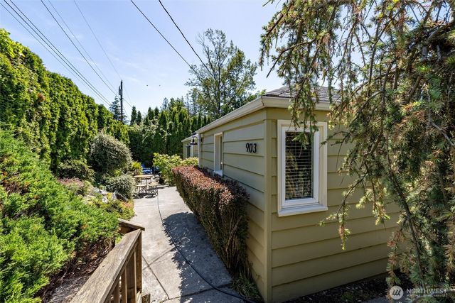 903 S 9th Street, Mount Vernon, WA 98274