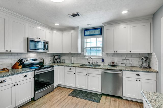 15410 San Jacinto Street, Hamshire, TX 77622