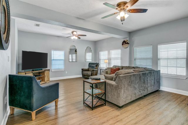 15410 San Jacinto Street, Hamshire, TX 77622