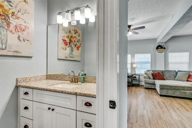 15410 San Jacinto Street, Hamshire, TX 77622
