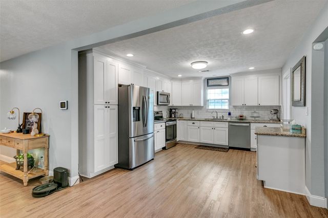 15410 San Jacinto Street, Hamshire, TX 77622