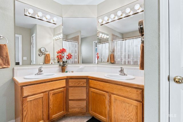 3026 N Lochsa Ave, Meridian, ID 83646
