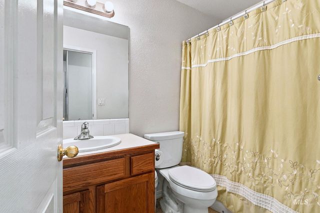 3026 N Lochsa Ave, Meridian, ID 83646
