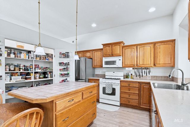 3026 N Lochsa Ave, Meridian, ID 83646