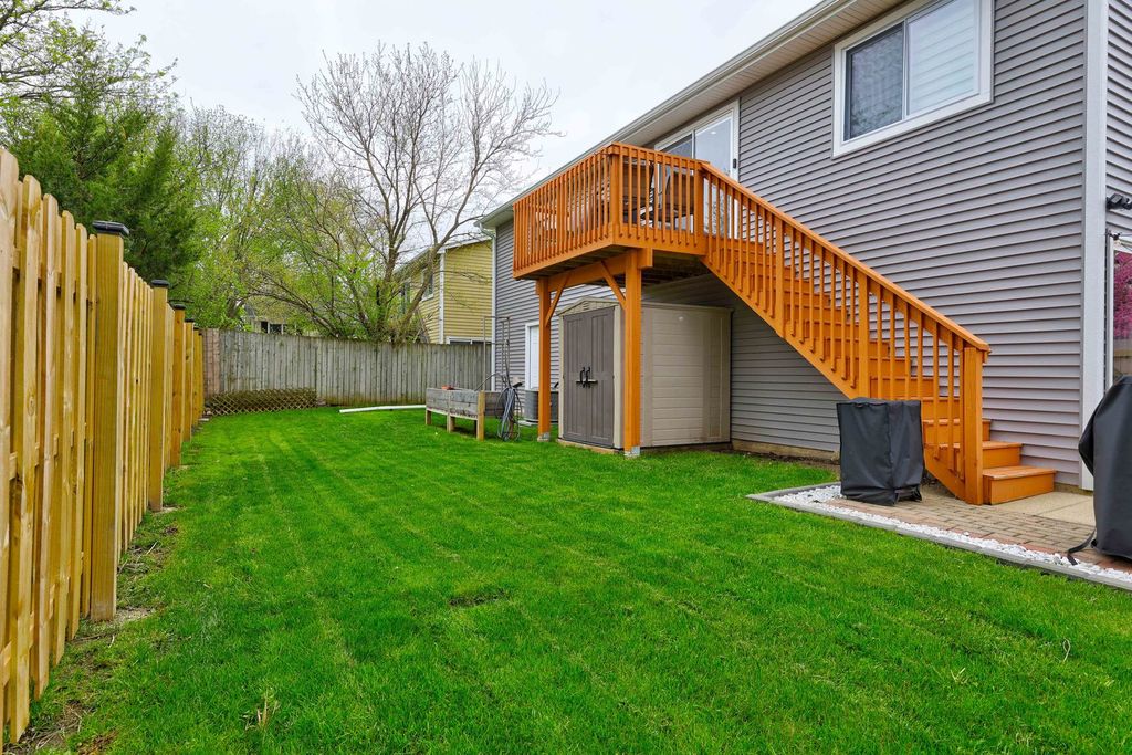 Image 31 of property listing at 4721 Huntington Boulevard, Hoffman Estates, IL 60192