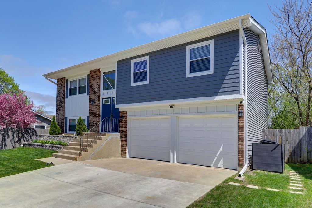 Image 34 of property listing at 4721 Huntington Boulevard, Hoffman Estates, IL 60192