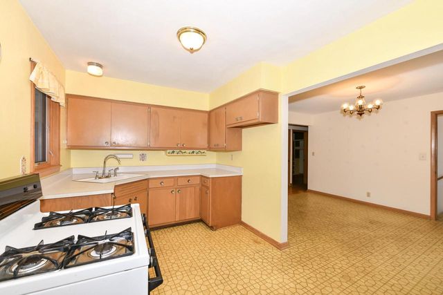 6124 W Spokane STREET, Milwaukee, WI 53223