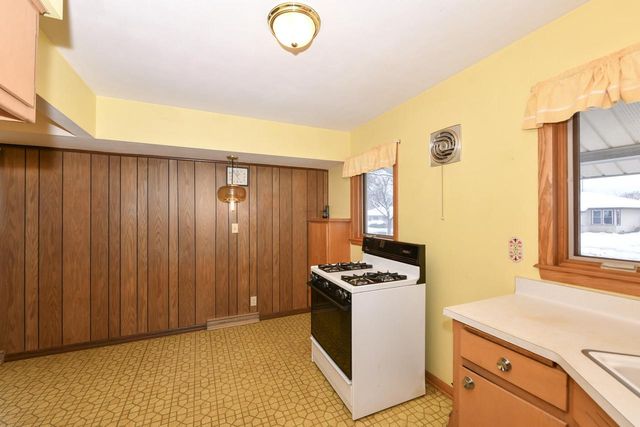 6124 W Spokane STREET, Milwaukee, WI 53223