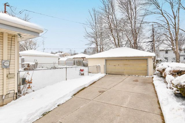 6124 W Spokane STREET, Milwaukee, WI 53223