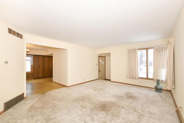 6124 W Spokane STREET, Milwaukee, WI 53223