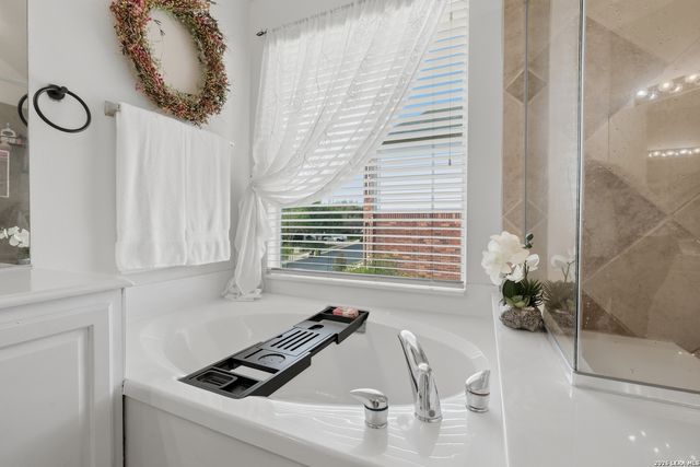 10611 Spirit Horse, Helotes, TX 78023