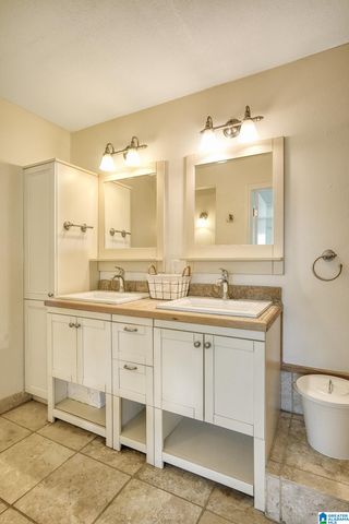 1911 GLEN DAVIS LANE, Oxford, AL 36203