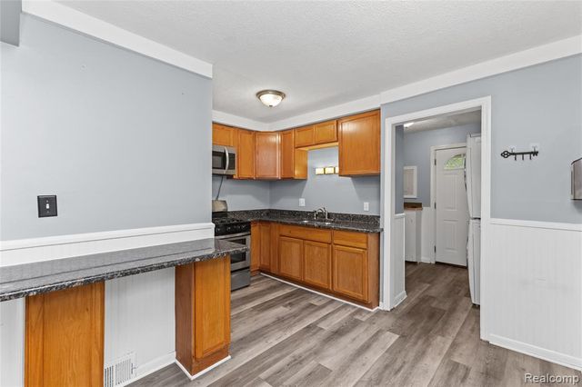 18507 Brady, Redford, MI 48240