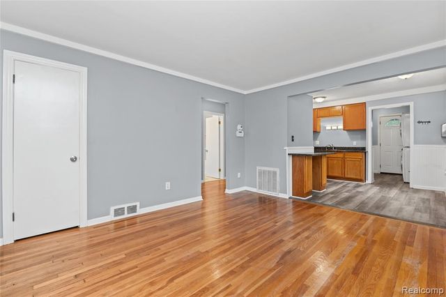 18507 Brady, Redford, MI 48240