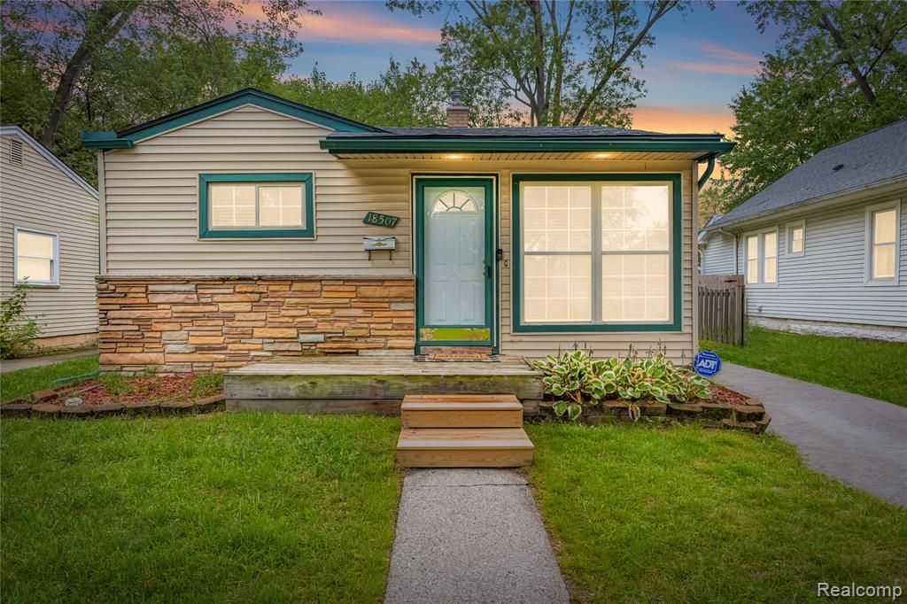 18507 Brady, Redford, MI 48240