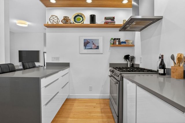 26 Newbury St 2, Somerville, MA 02144