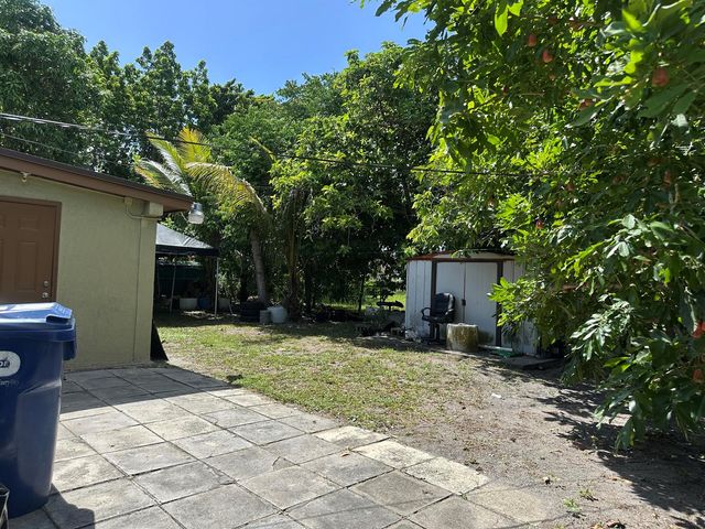 400 NW 184th Terrace 400, Miami, FL 33169