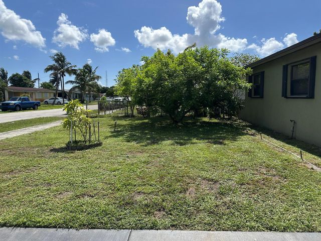 400 NW 184th Terrace 400, Miami, FL 33169