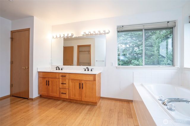 10103 SE 225th Place, Kent, WA 98031