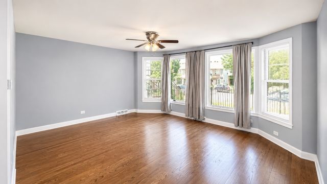 8635 S Burnham Avenue, Chicago, IL 60617