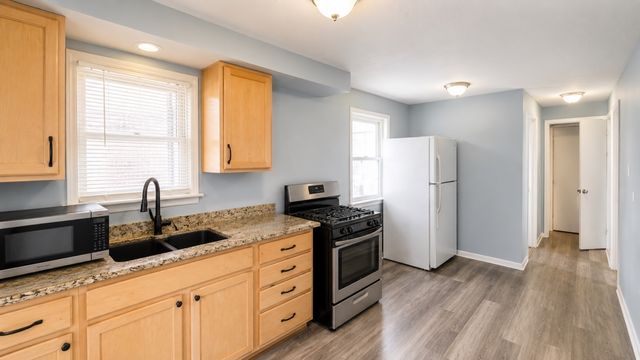 8635 S Burnham Avenue, Chicago, IL 60617